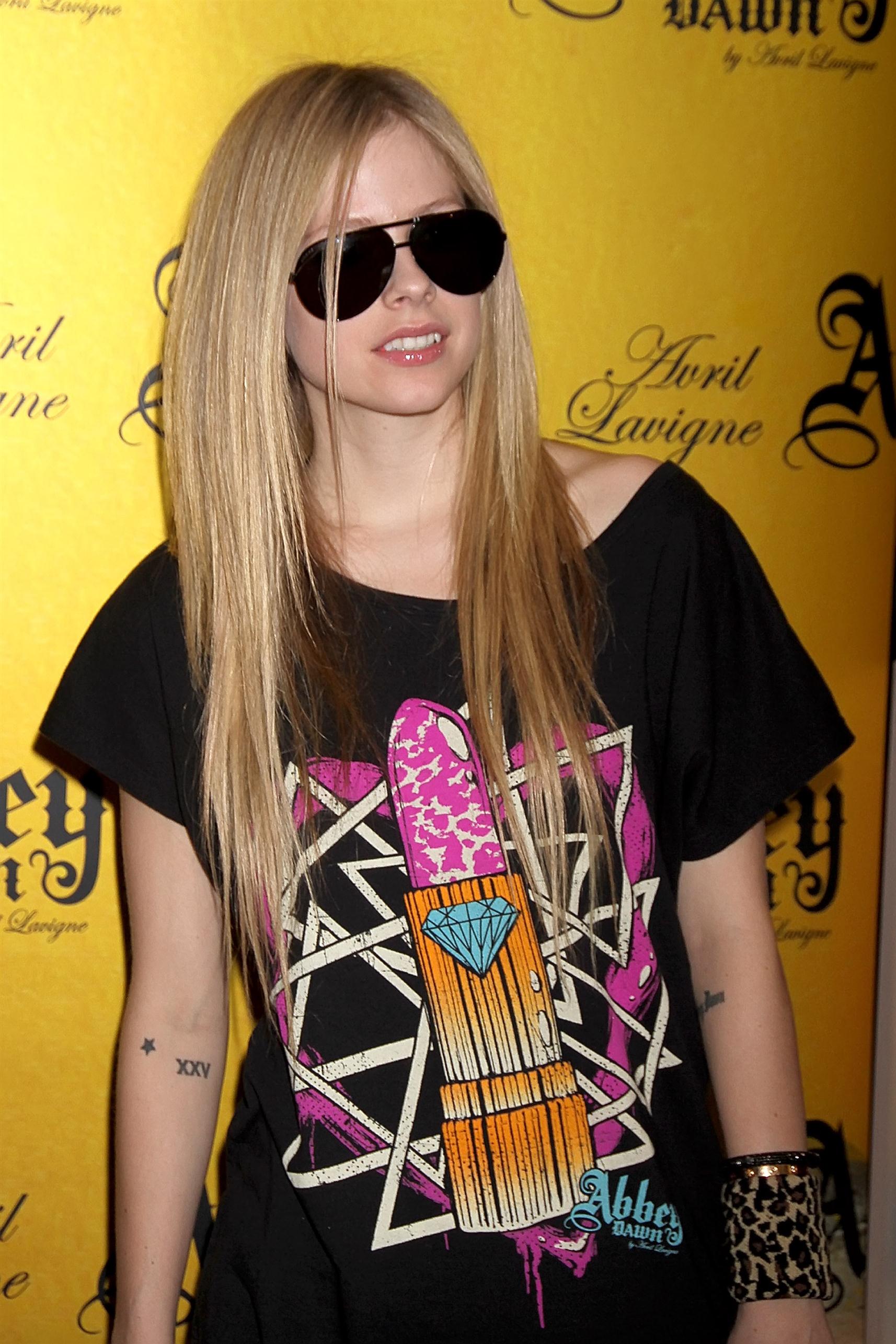 Avril Lavigne hosts a meet and greet at the Abbey Dawn | Picture 63992